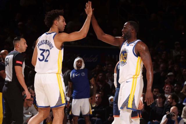 勇士尝试新内线组合收奇效，新秀护筐解放“追梦”