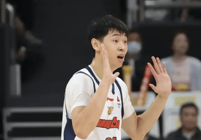 kaiyun-崔永熙全场出战17分钟，投篮2中1得到2分4篮板